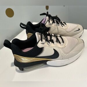 Nike Air Max Verona Light Orewood Brown Gym shoes/sneakers